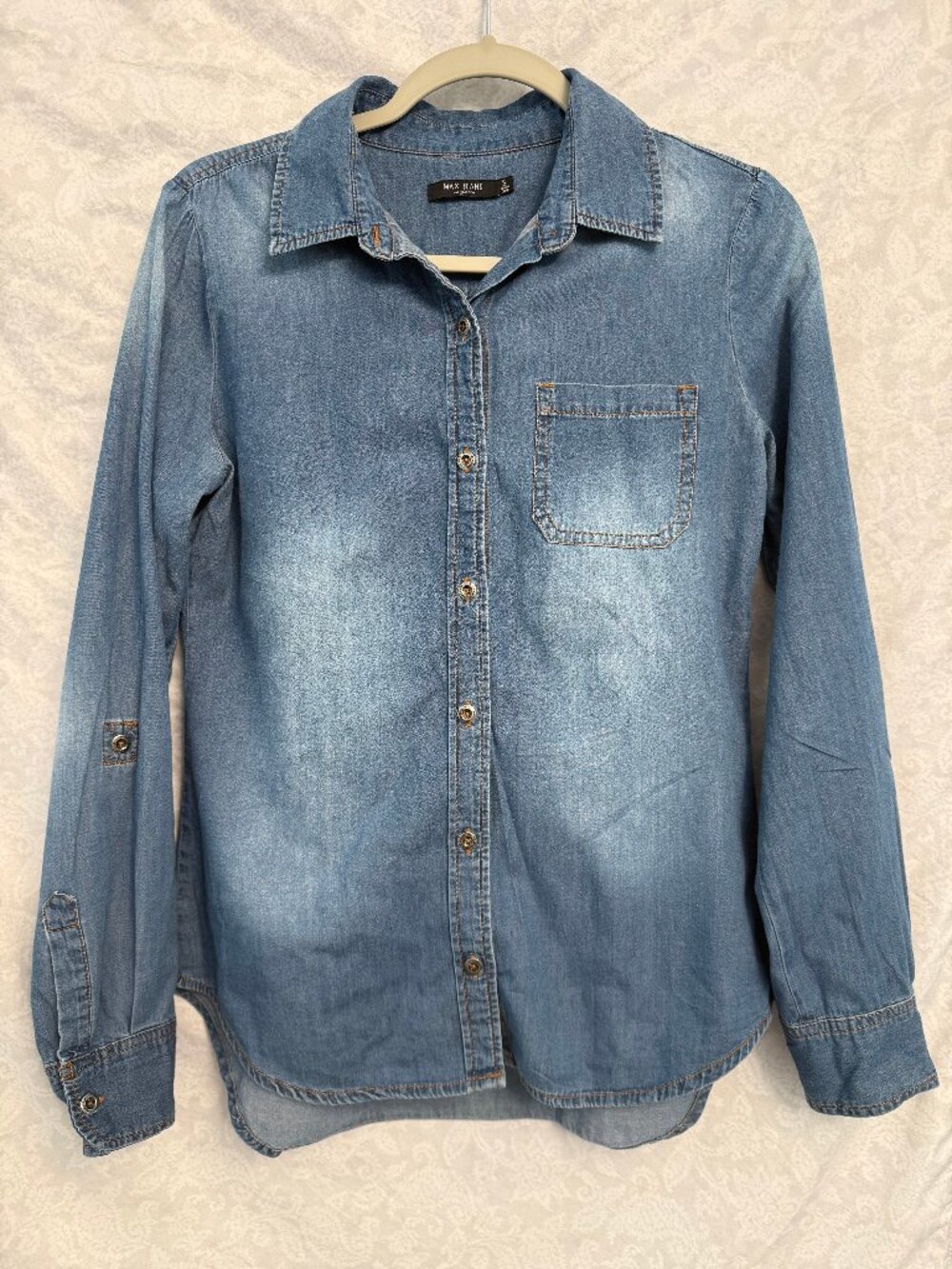 Max Jeans Medium Wash Blue Chambray Denim 100% Cotton Button Up Shirt Size Small
